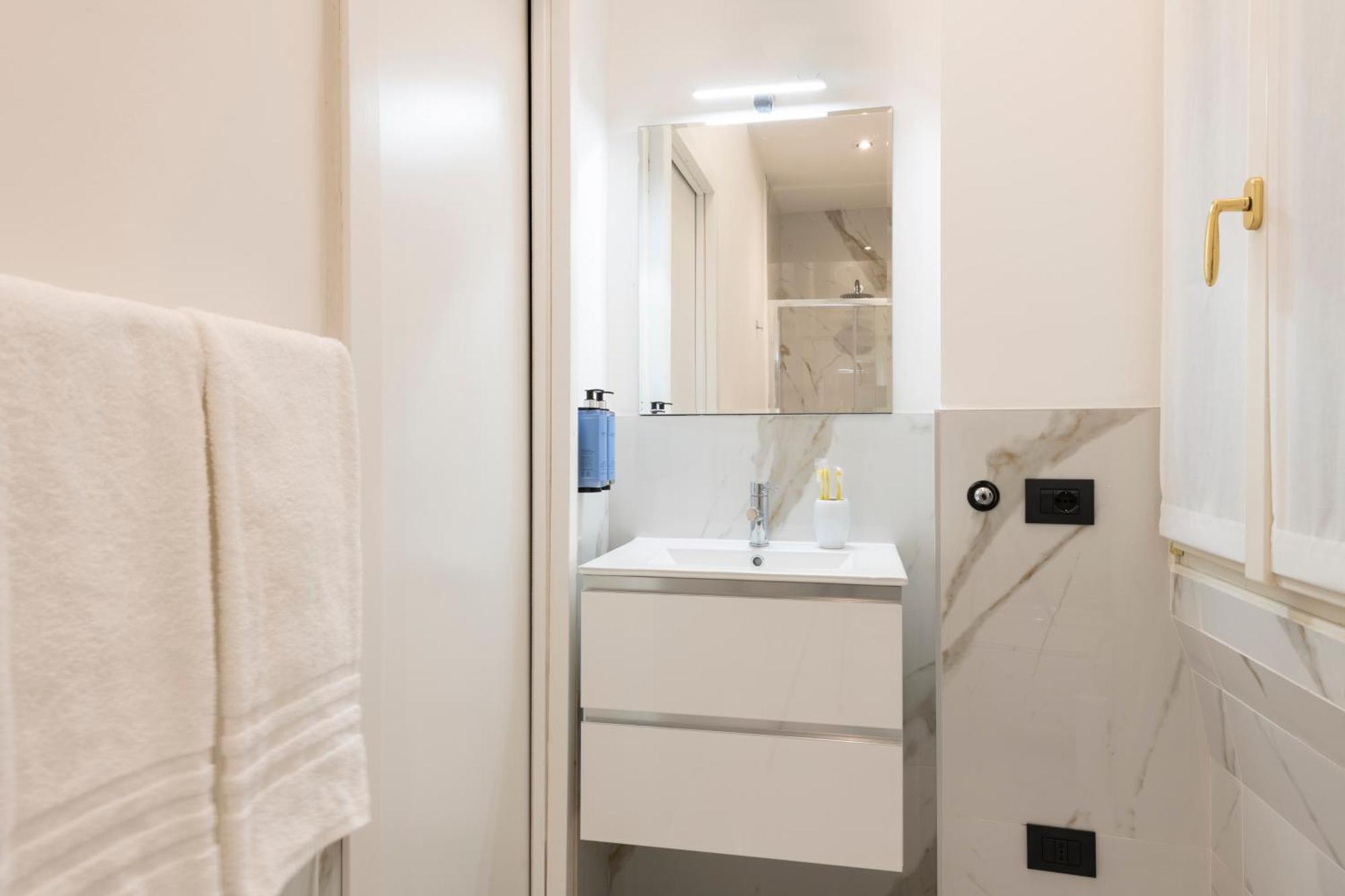 Milan Royal Suites Duomo Екстериор снимка